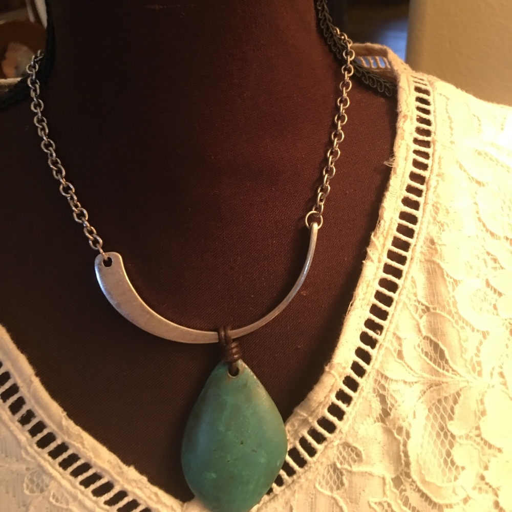 Silvertone necklace 20 inches