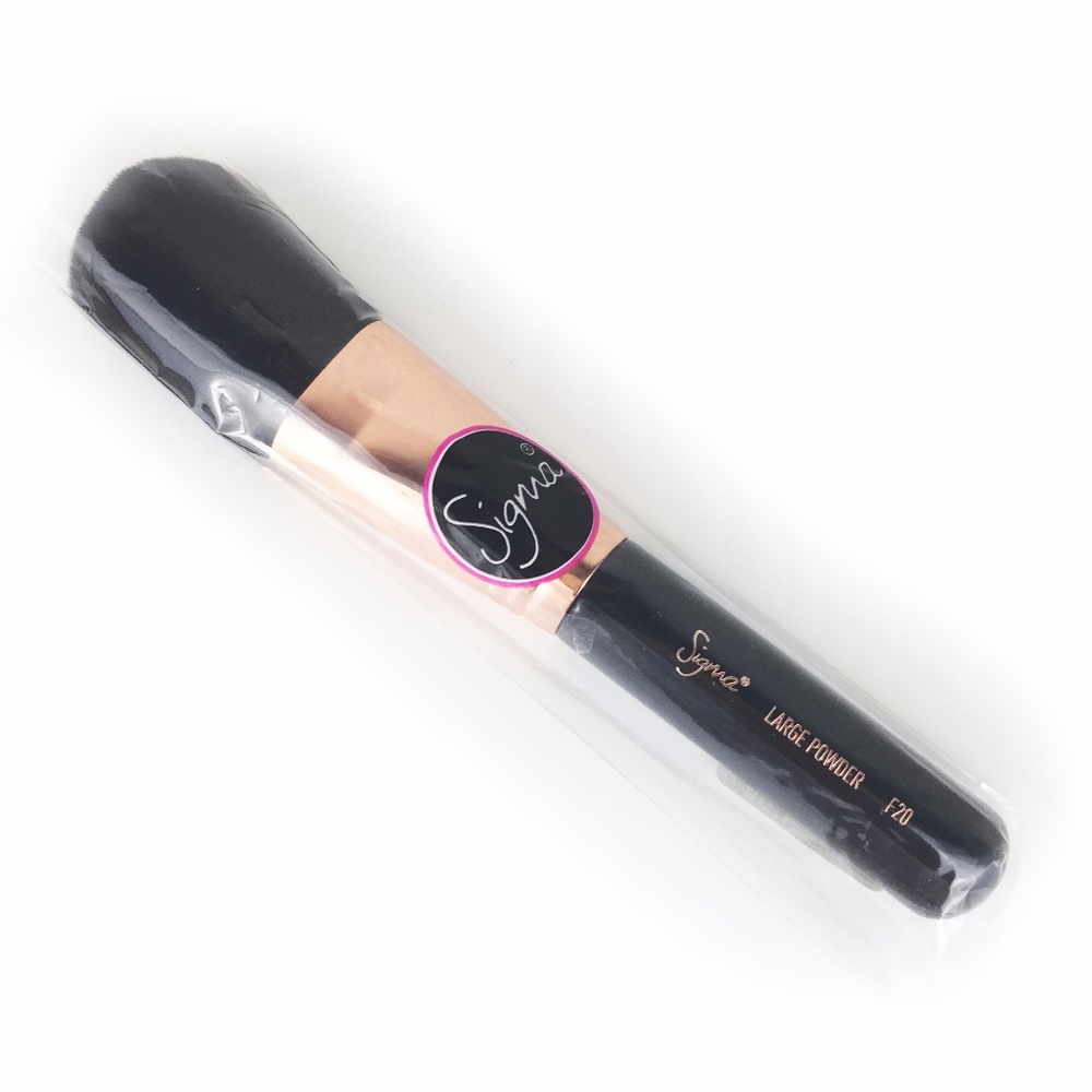 SIGMA F20 - Large Powder Brush + FREE GIFT