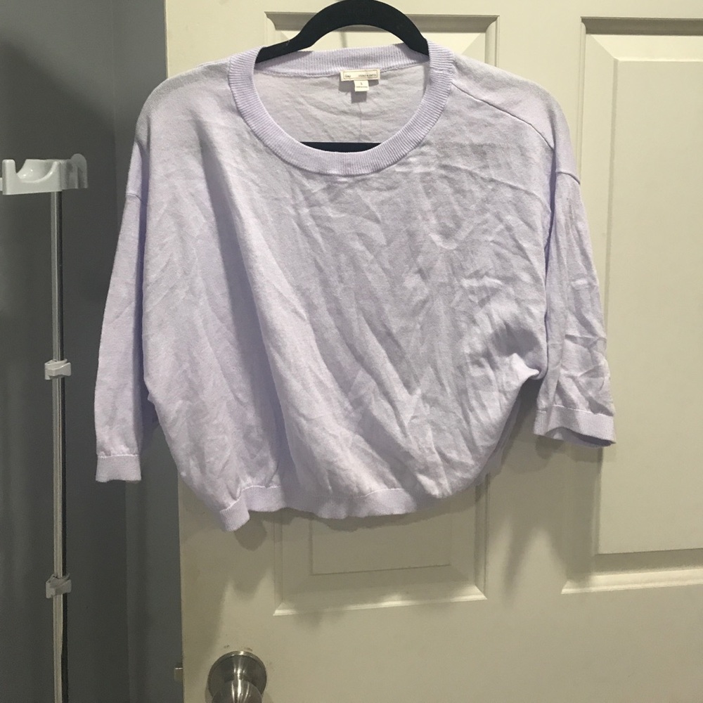 Loose-fitting purple crop top