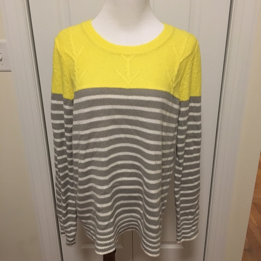 GAP sweater size Large