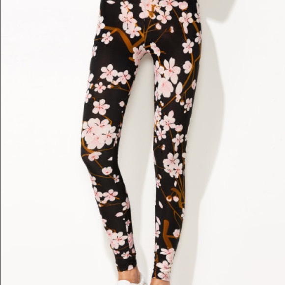 ♣️TRENDY Black ♣️floral print - Legging - Picture 3 of 6