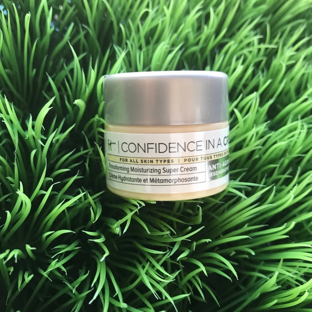 🆕 NEW 💕 IT Cosmetics Confidence in a Cream