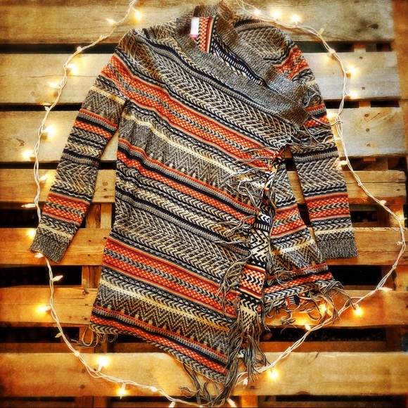 ❤️Tassel Hem Shawl❤️ - Picture 2 of 3