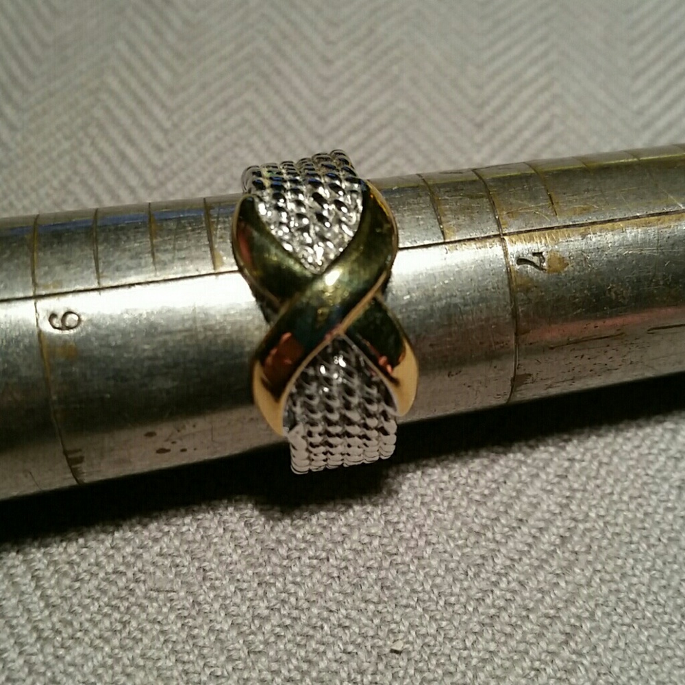 So Lovely! Gold & Silver Premier Designs Ring (7.5
