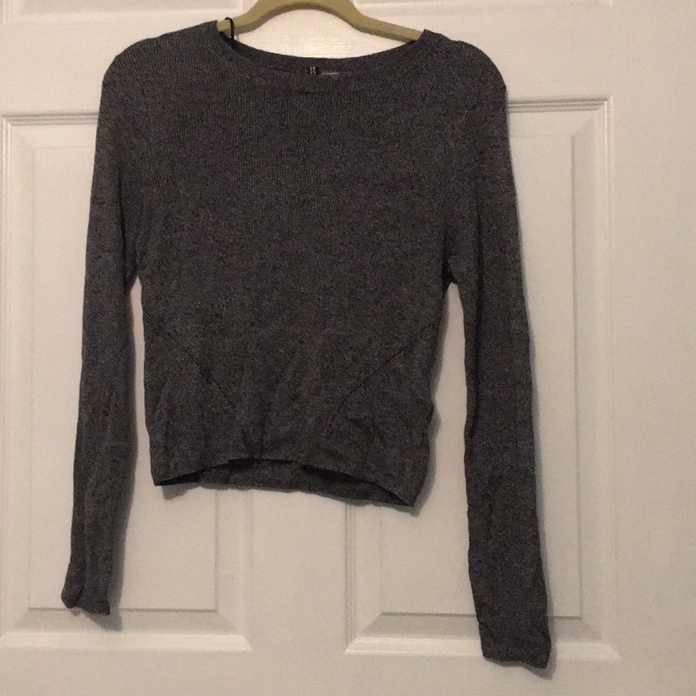 Slightly cropped & fitted sweater