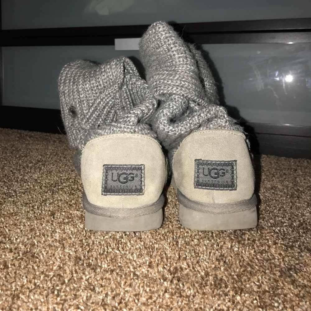 "Classic Cardy" gray knit ugg boots