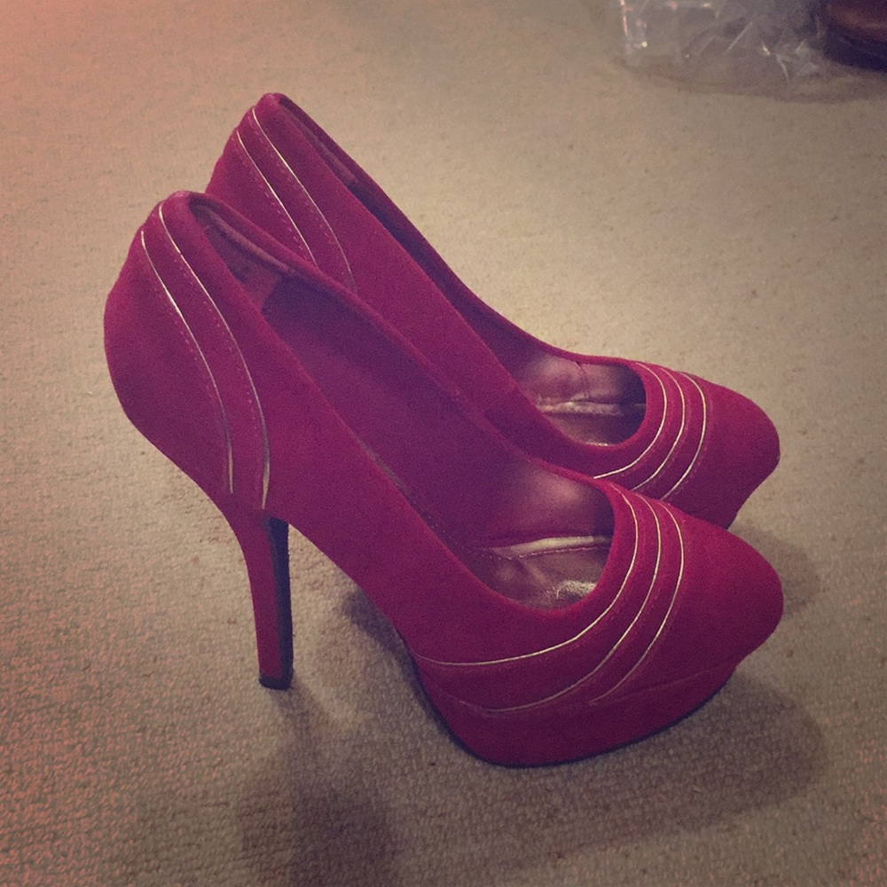 Hot pink hot pumps.