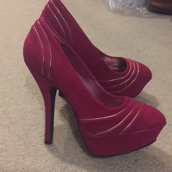 Hot pink hot pumps. - Picture 2 of 4