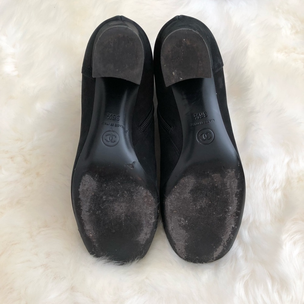 ❌SOLD❌ 🖤 CHANEL Black Suede Short Booties Sz 36.5 - Picture 5 of 6