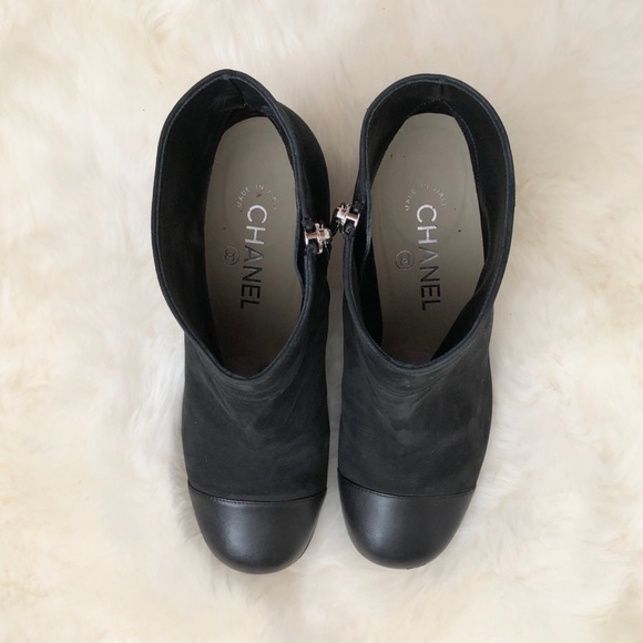 ❌SOLD❌ 🖤 CHANEL Black Suede Short Booties Sz 36.5 - Picture 3 of 6