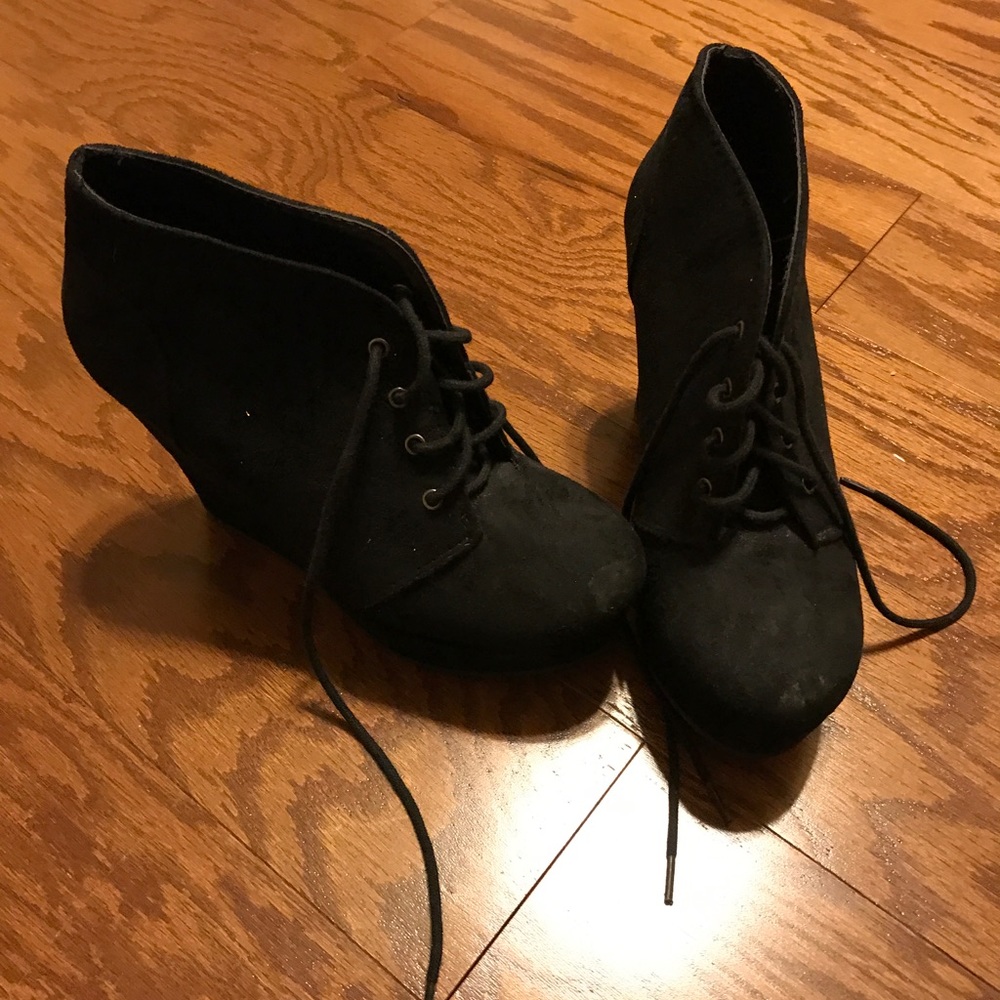 Shi wedge booties