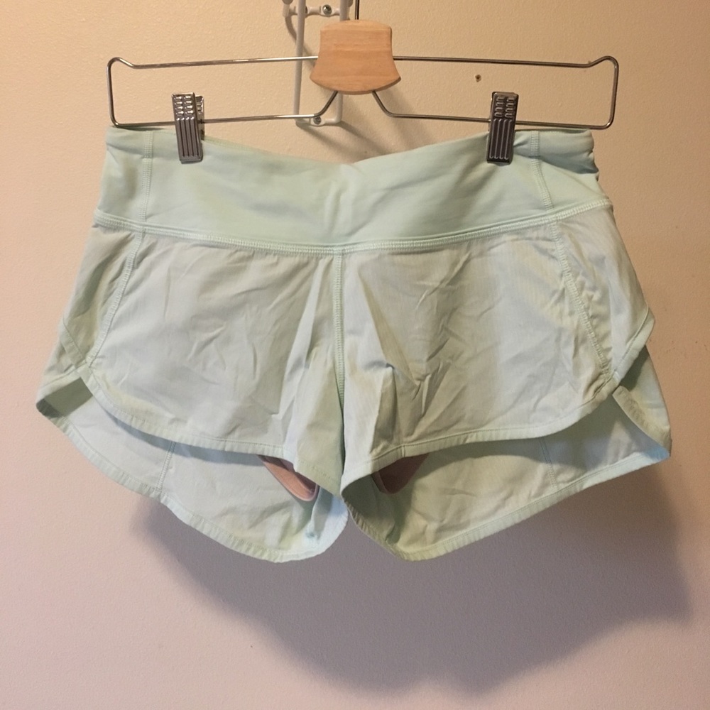 Lululemon Speed Up Short 2.5" Mint Green (size 4)