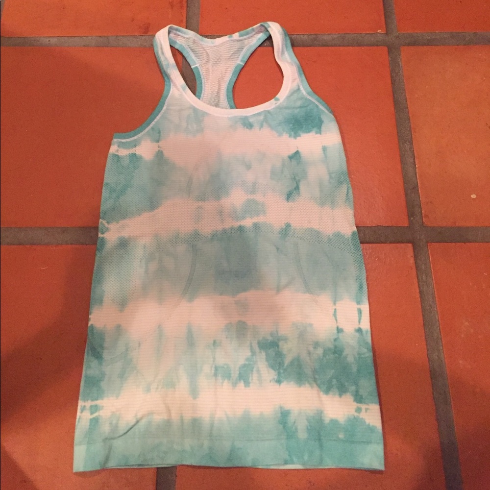Lululemon Tie-dye green work out top size 4