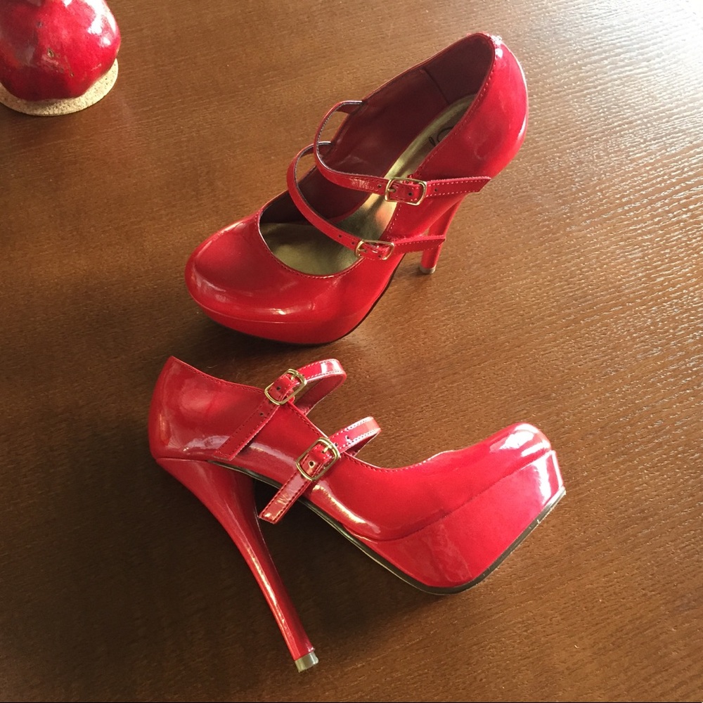 Cherry Red Platform Pump 👠🍒