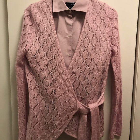 Ann Taylor classic button down blouse - Picture 3 of 3