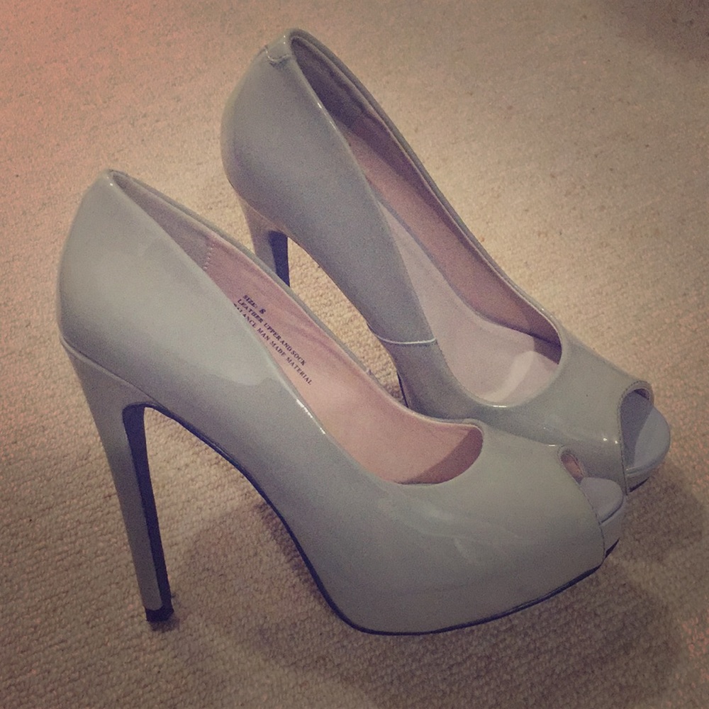 Gray platform peep toe pumps
