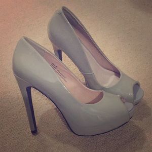 Gray platform peep toe pumps