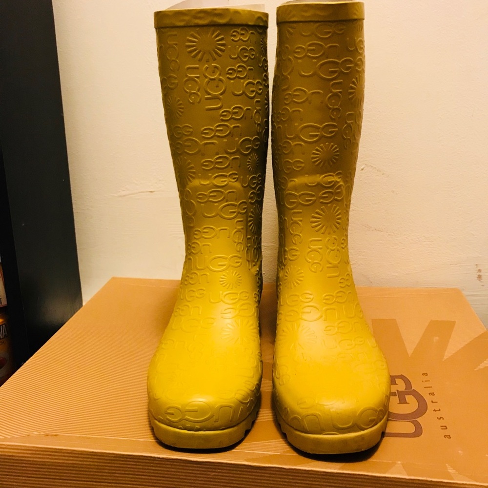 Warm rain 👢🧚🏻‍♀️🗽🧝🏻‍♀️🌂🌦☀️
