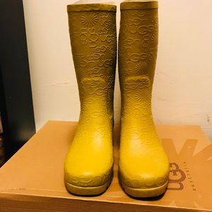 Warm rain 👢🧚🏻‍♀️🗽🧝🏻‍♀️🌂🌦☀️