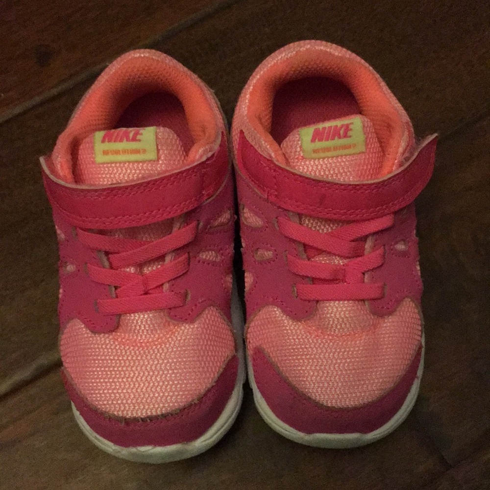 EUC toddler Nike sneakers