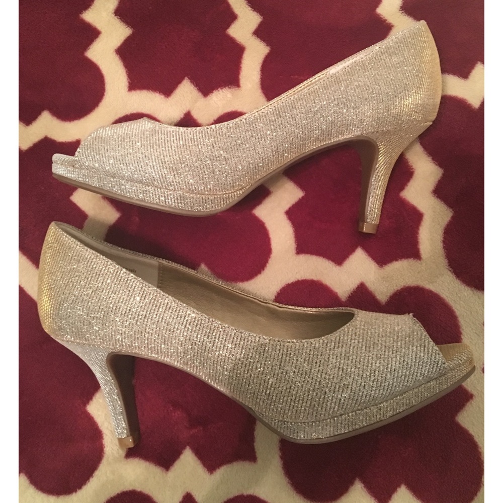Kelly & Katie Sparkly Heels / Size 6.5