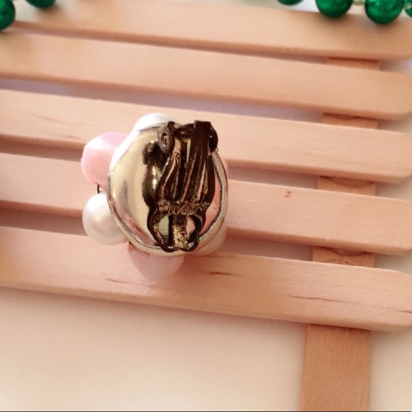 #A142 Vintage Clip on faux Pearl Stud Earrings - Picture 3 of 4