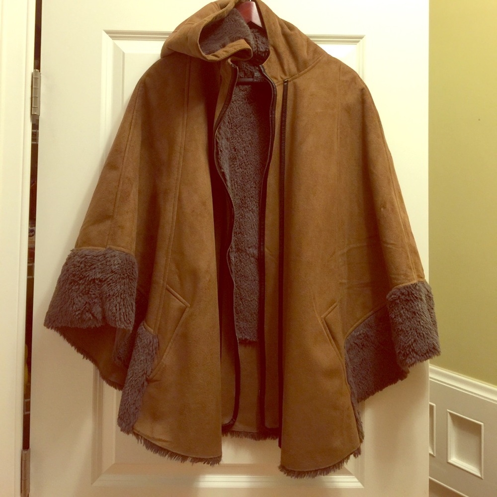 Faux suede poncho with pockets 🧥
