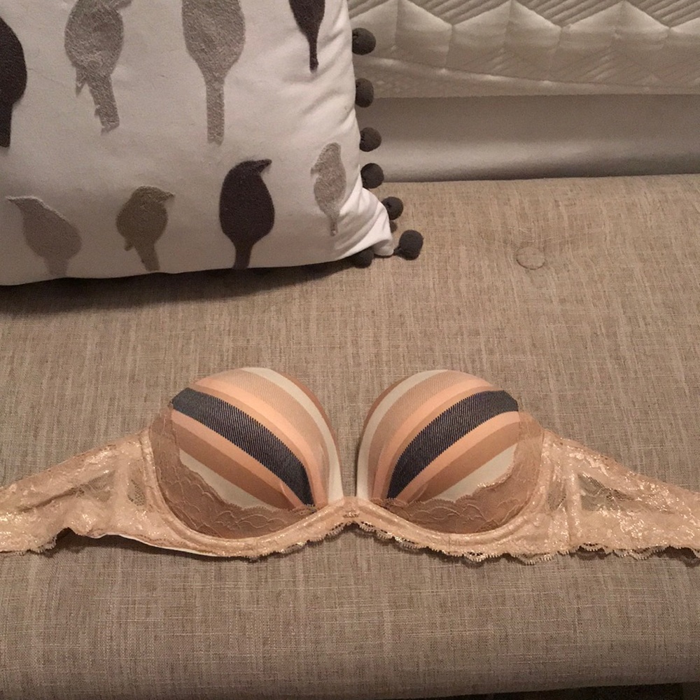 Padded push-up strapless bra