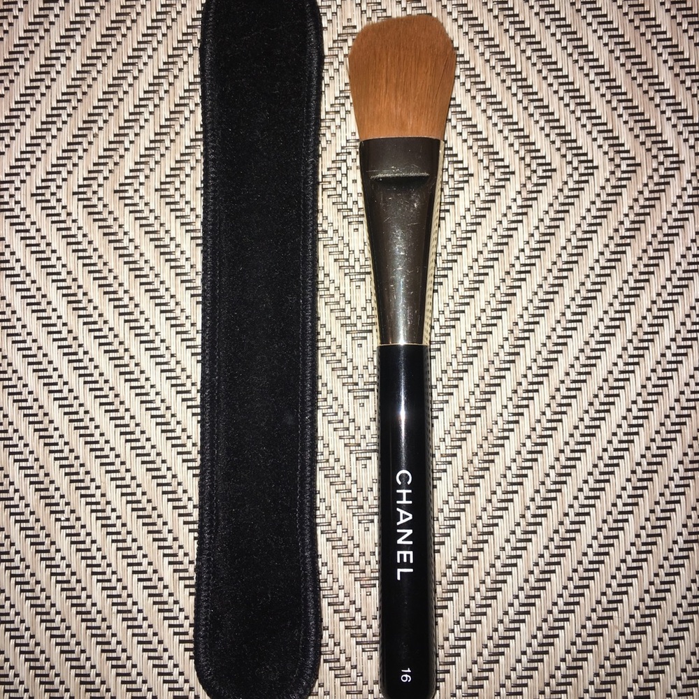 Chanel Foundation Brush 16