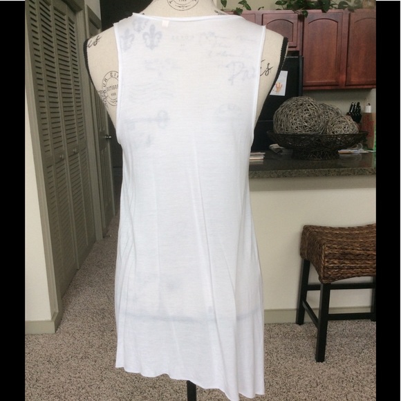 😍 GUESS Watercolor Tank 😍 - Picture 3 of 5