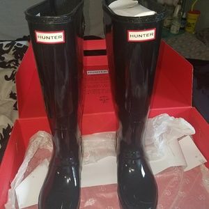 Black gloss hunter boots