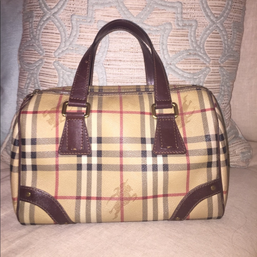 Burberry Purse. 100% authentic.