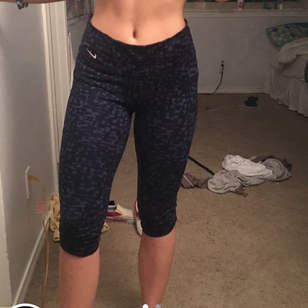 Patterned crop nike leggings