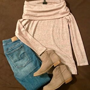 Tanned colored ankle boots.