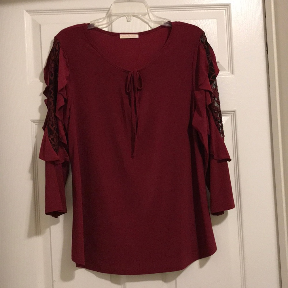 🔴SOLD!!!!🔴 Black and Wine colored Blouse