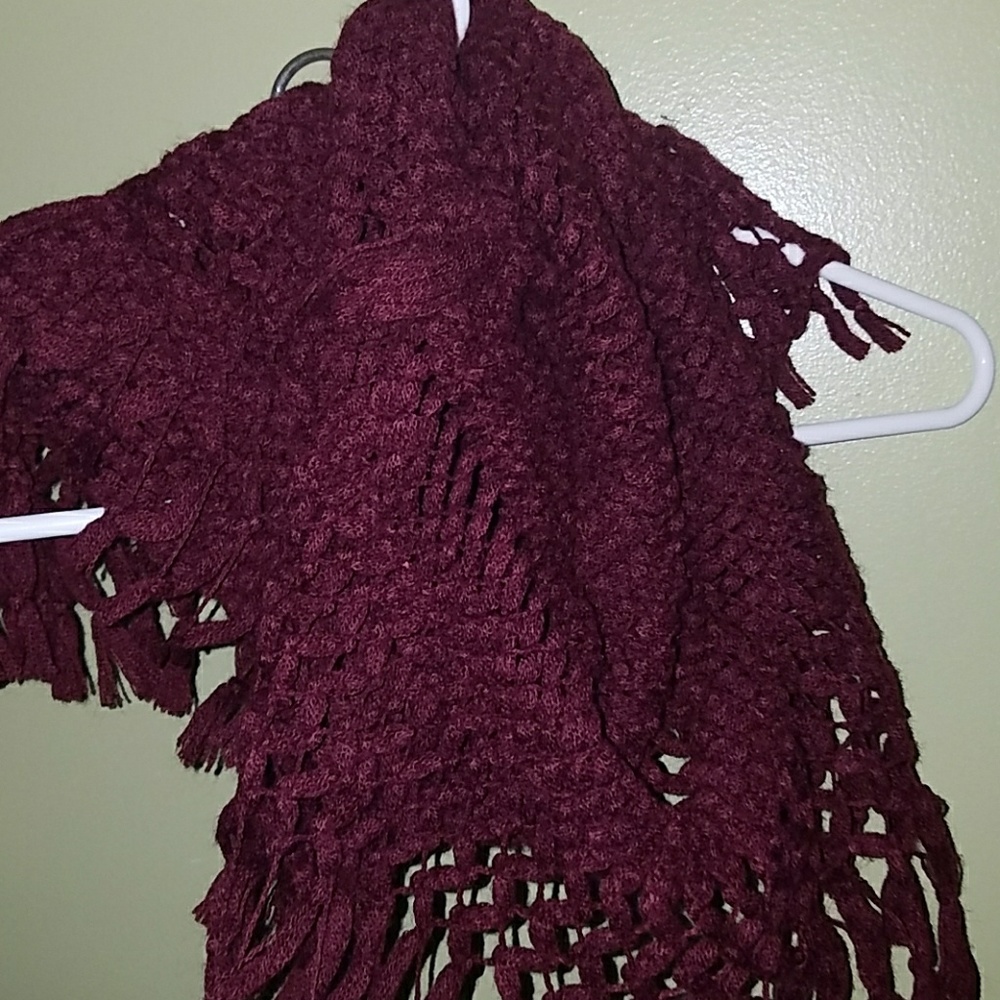 Burgundy scarf with tassles