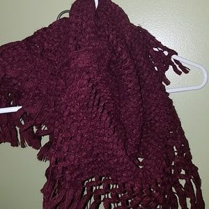 Burgundy scarf with tassles