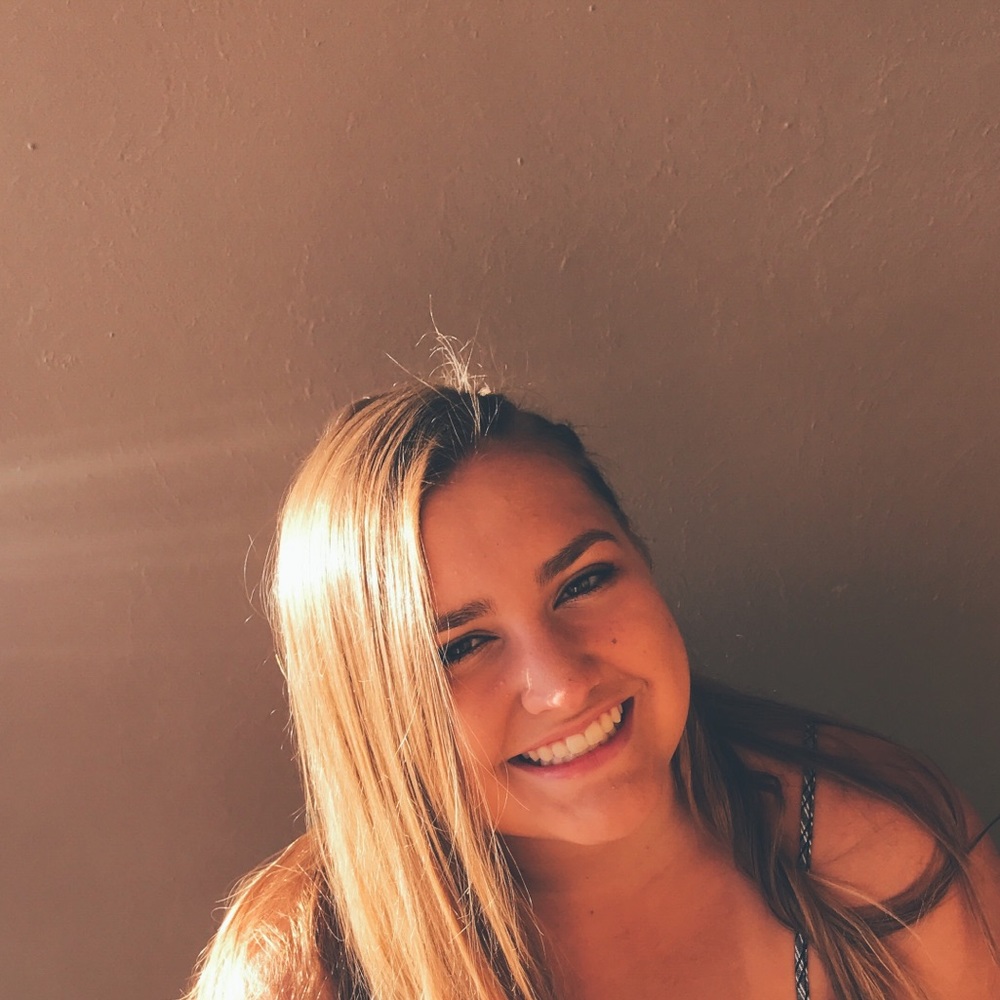 Meet your Posher, Danielle