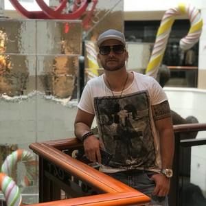 Meet your Posher, Carlito