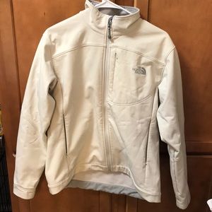 Women’s Northface TNF Apex Jacket.