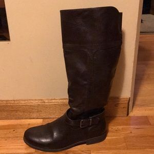 Brown tall fashion boots