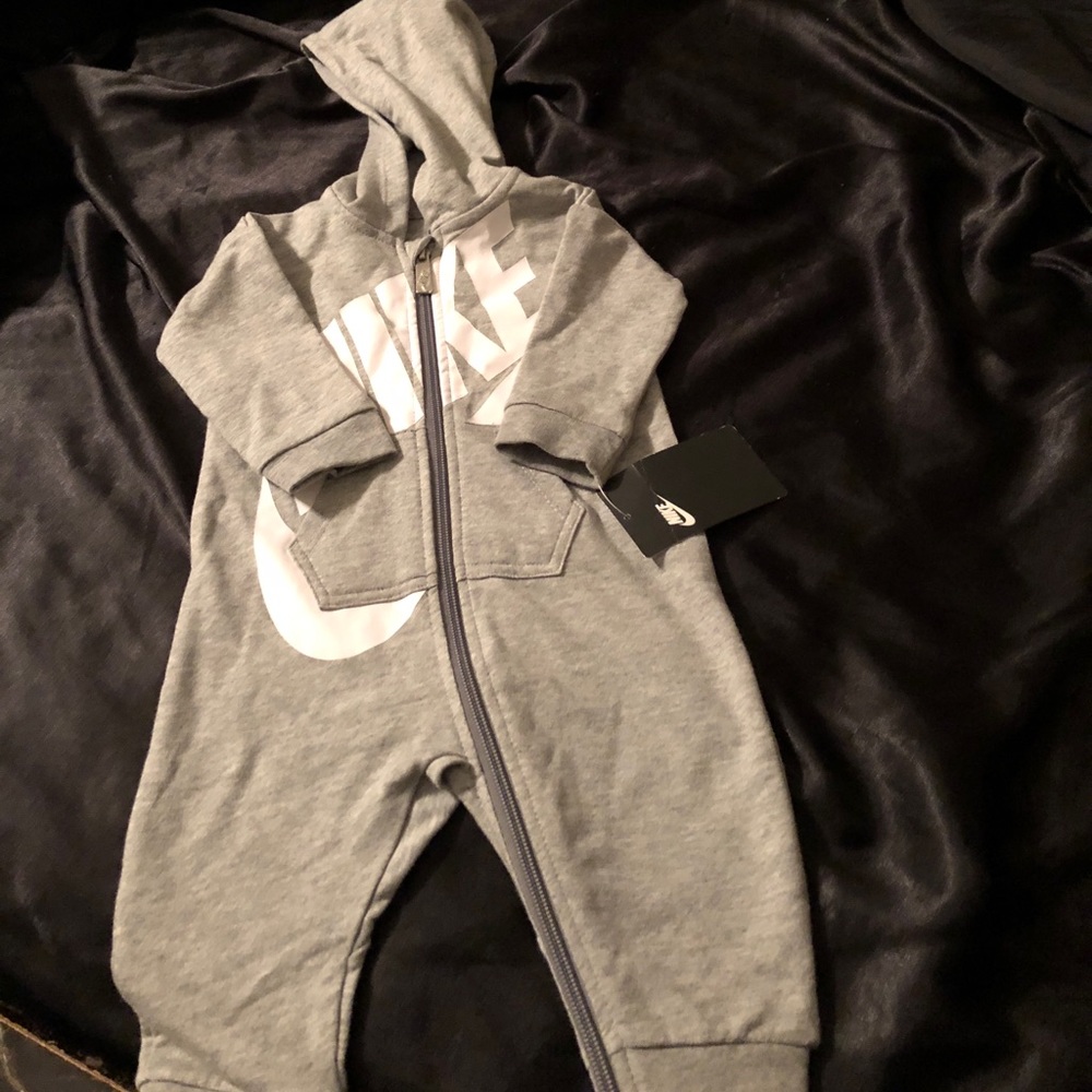Infant Nike onesie ITEM IS SOLD