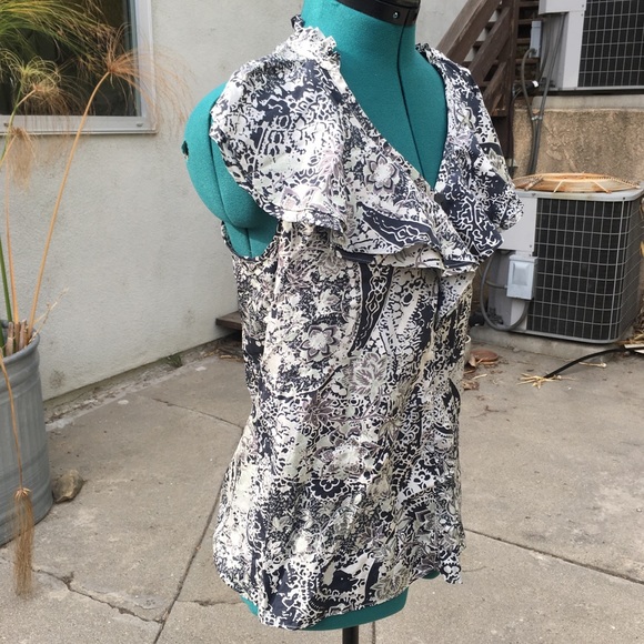 Sale Banana Republic Ruffle Blouse  CCO - Picture 3 of 5