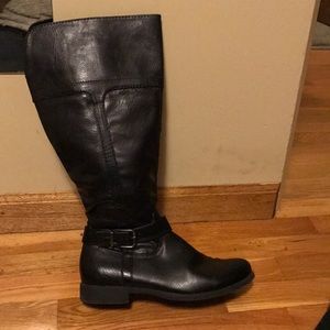 Black tall fashion boots