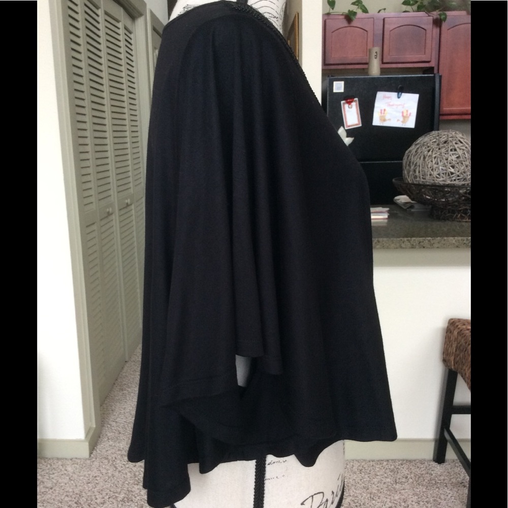 ✨ Cropped Batwing Sleeve Top ✨ - Picture 2 of 5