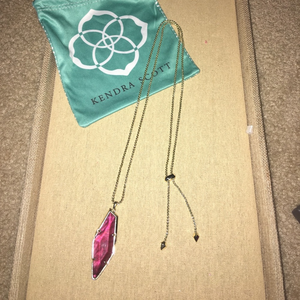 beatrice kendra scott Red