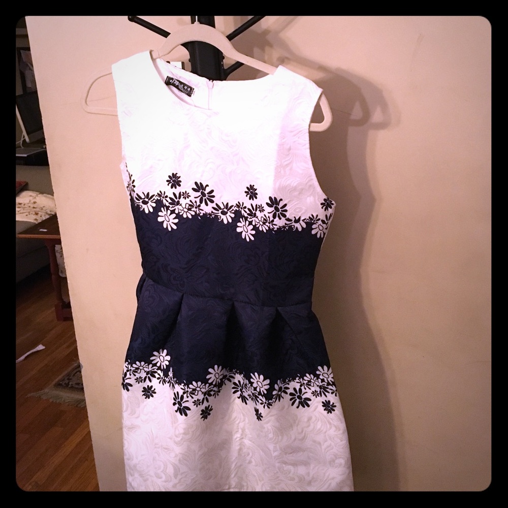 Rosegal Dress. White and Navy with tags.