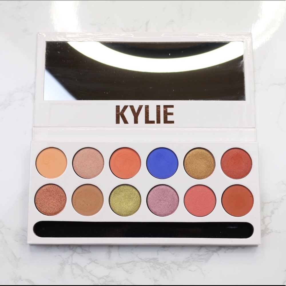 Kylie Cosmetics Royal Peach Eyeshadow Palette🍑