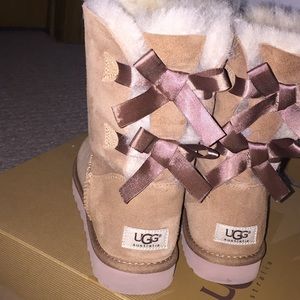 Ugg Bailey bow 🎁🎀💘