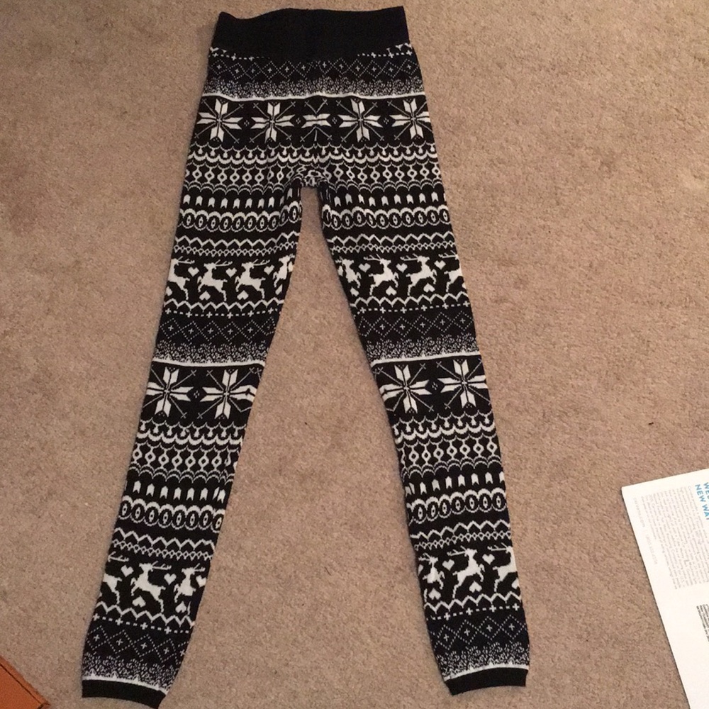 Never worn holiday leggings!